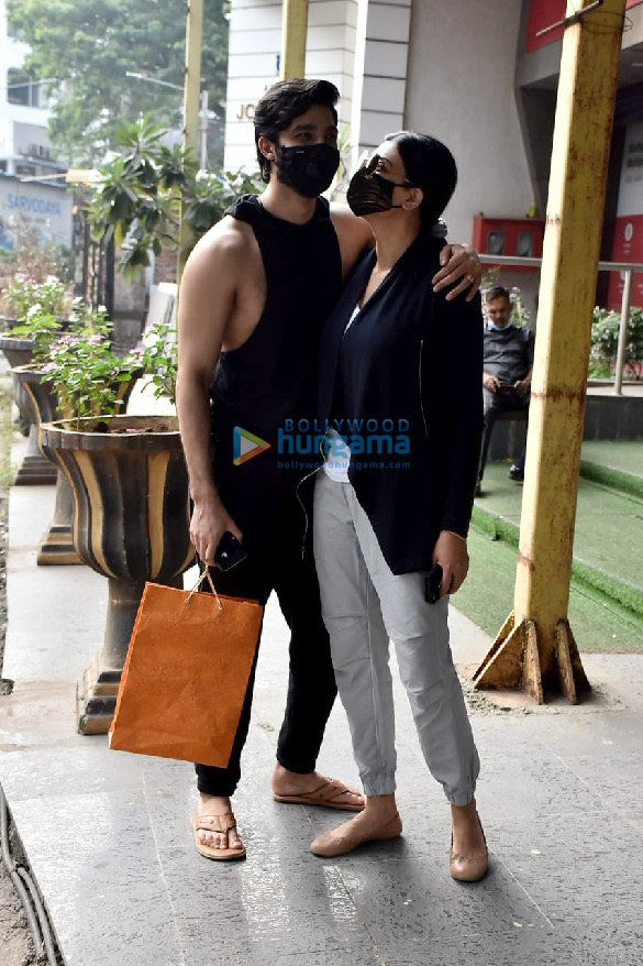 photos sushmita sen spotted at a bandra salon with boyfriend rohman shawl 4