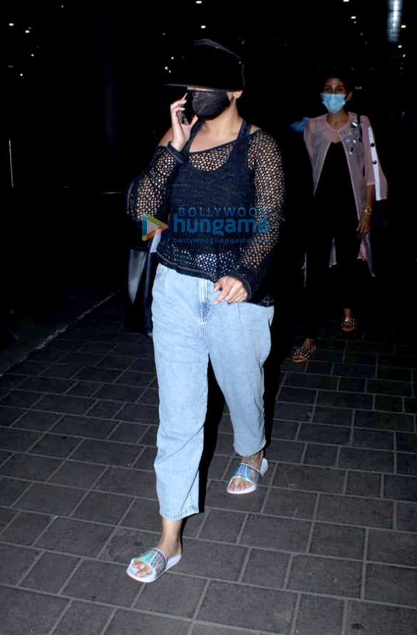 photos tara sutaria nora fatehi hina khan and others snapped at the airport 1