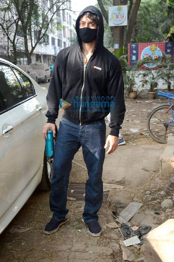 photos tiger shroff snapped at avidesh studio in juhu 3