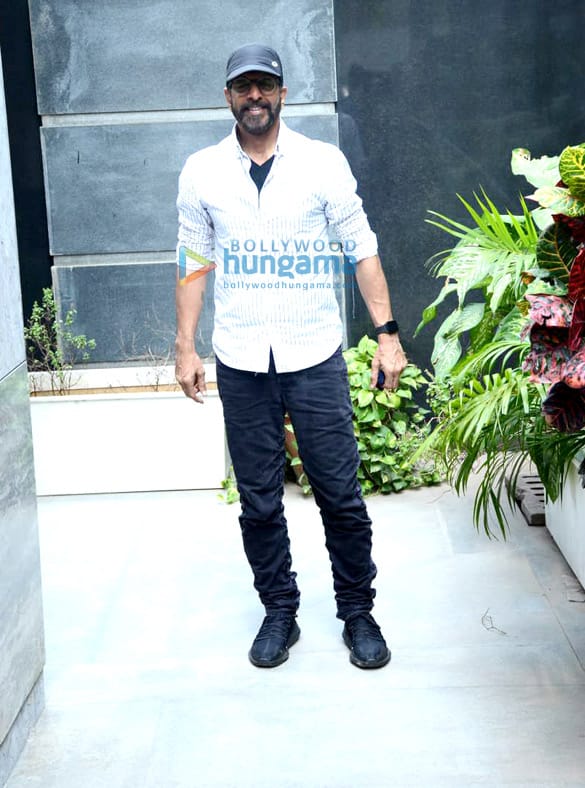 photos varun dhawan sara ali khan jaaved jaaferi and others snapped at coolie no 1 promotions 6