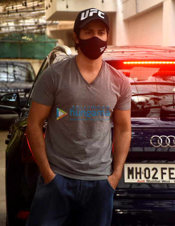photos varun dhawan snapped at a dubbing studio in juhu 3 4