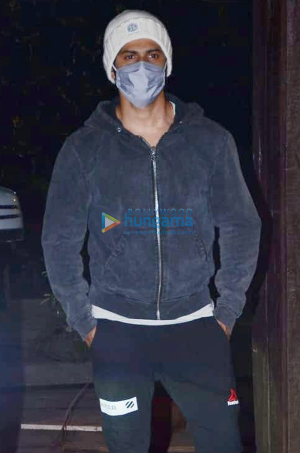 photos varun dhawan snapped at the gym in juhu 3 4