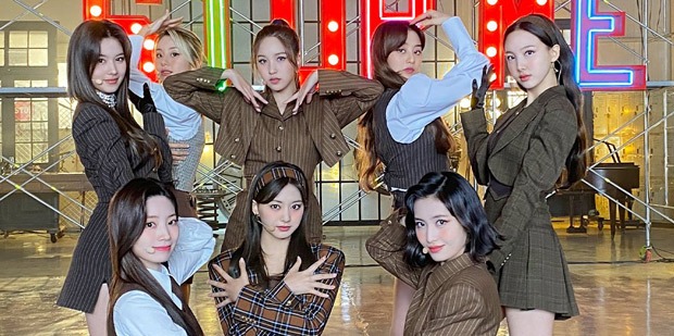 TWICE gives stunning performance on 'I Can't Stop Me' on The Late Show With Stephen Colbert; the group releases English version of the song TWICE gives stunning performance on 'I Can't Stop Me' on The Late Show With Stephen Colbert; the group releases English version of the song
