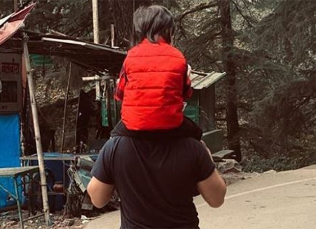 Arjun Kapoor captures Saif Ali Khan giving son Taimur a piggyback ride as they explore Dharamshala