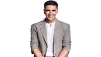 Akshay Kumar set to become the NUMBER 1 STAR of Bollywood; expected to contribute between Rs. 700 to 800 crores in 2021