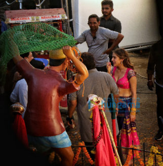 On the sets of the movie Coolie No.1