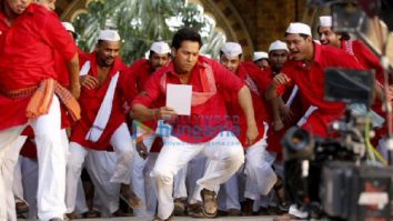 On The Sets Of The Movie Coolie No.1