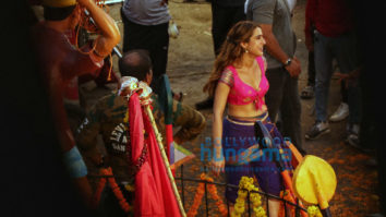 On the sets of the movie Coolie No.1