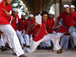 Even injured knees did not stop Varun Dhawan from acing his step for ‘Teri Bhabhi’