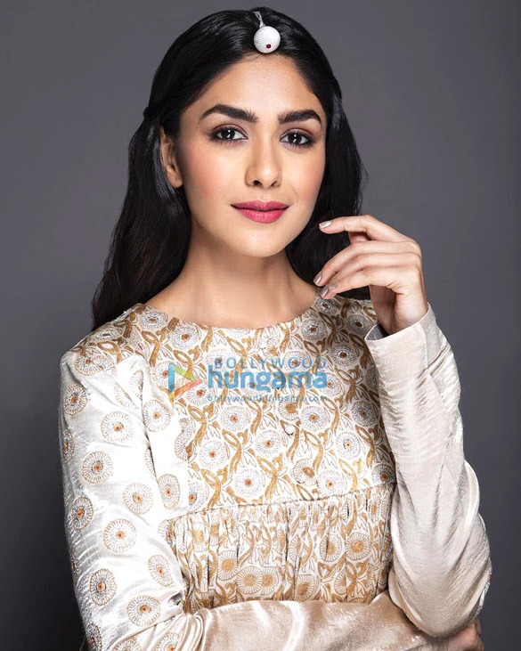 mrunal thakur 11