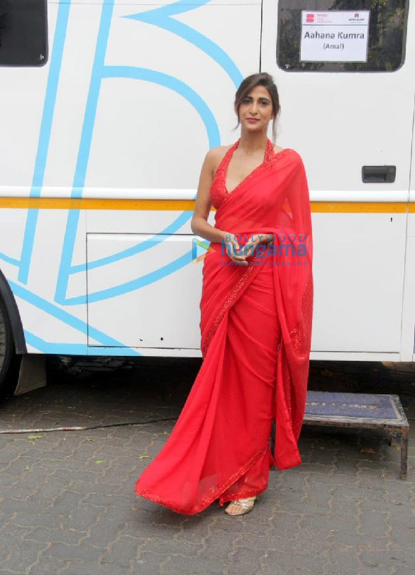 photos aahana kumra snapped on location for shooting bandra 1