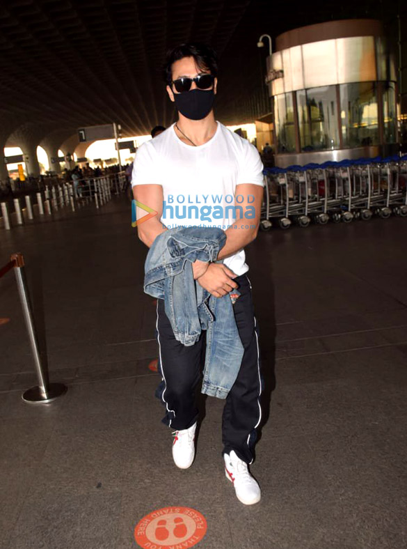 photos aamir khan kiran rao tiger shroff and disha patani snapped at the airport 5