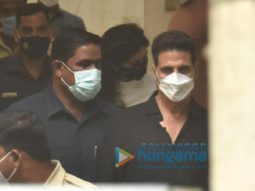 Photos: Akshay Kumar snapped at dubbing studio in Juhu