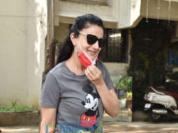Photos: Ameesha Patel snapped at a salon in Juhu