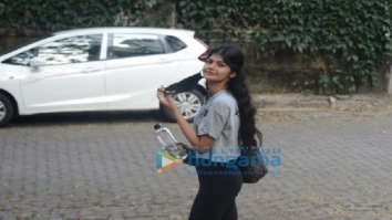 Photos: Anjini Dhawan snapped in Santacruz
