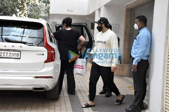 photos arjun kapoor with his sister at hinduja hospital in khar 2