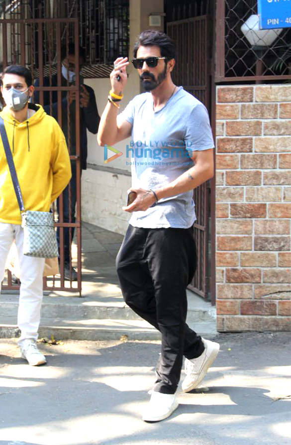 photos arjun rampal snapped at dubbing studio in bandra 2