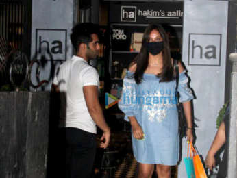 Photos: Bipasha Basu snapped at Hakim's Aalim salon in Khar