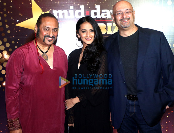 photos celebs snapped at midday showbiz icon awards 2020 11