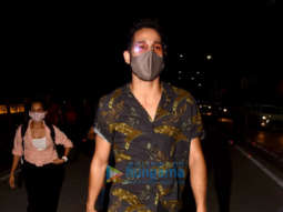 Photos: Deepika Padukone and Siddhant Chaturvedi snapped at Gateway Of India in Mumbai