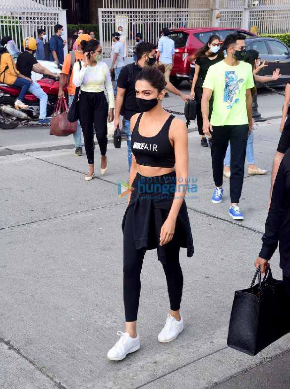 Photos: Deepika Padukone and Siddhant Chaturvedi spotted at Gateway Of India