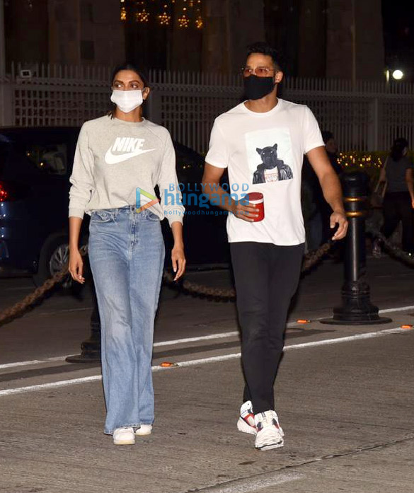 Photos: Deepika Padukone and Siddhant Chaturvedi spotted at Gateway Of India Photos: Deepika Padukone and Siddhant Chaturvedi spotted at Gateway Of India