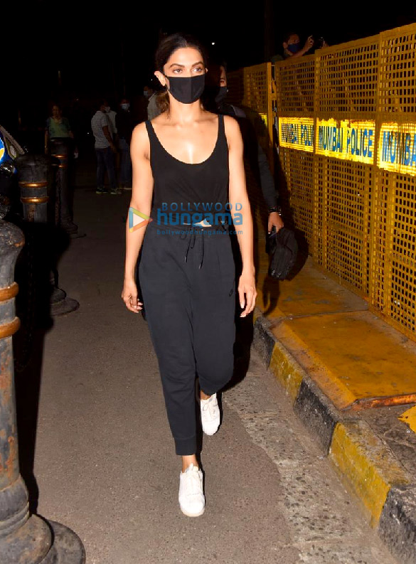 Photos: Deepika Padukone spotted at Gateway Of India