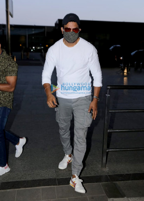 photos eesha koppikhar daisy shah and others snapped at the airport 8