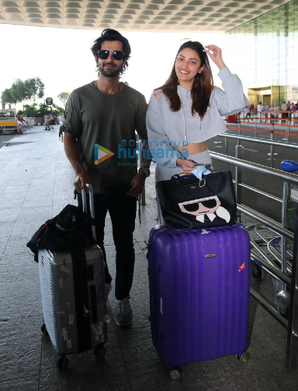photos ekta kapoor javed akhtar shabana azmi and dhvani bhanushali snapped at the airport 5