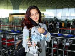 Photos: Elli AvrRam and Ravi Kishan snapped at the airport