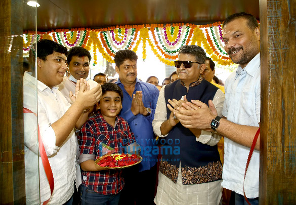 photos gajraj rao and dayanand shetty at the inauguration of niranjan b bhandarys fab cut unisex salon in oshiwara 2
