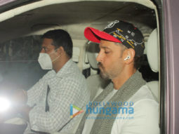 Photos: Hrithik Roshan snapped in Juhu