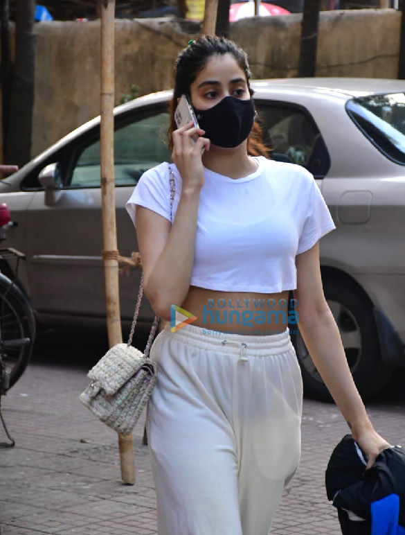 photos janhvi kapoor spotted at pilates 5