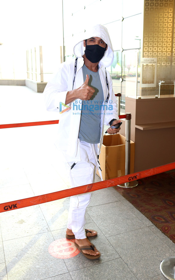 photos john abraham elli avrram and sanchita puri spotted at the airport 4