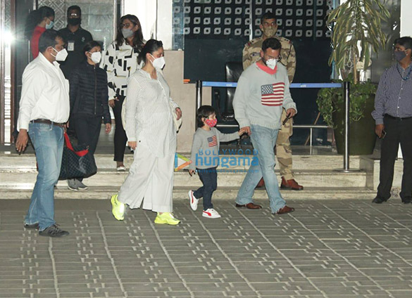 photos kareena kapoor khan saif ali khan and taimur ali khan snapped at private airport 6