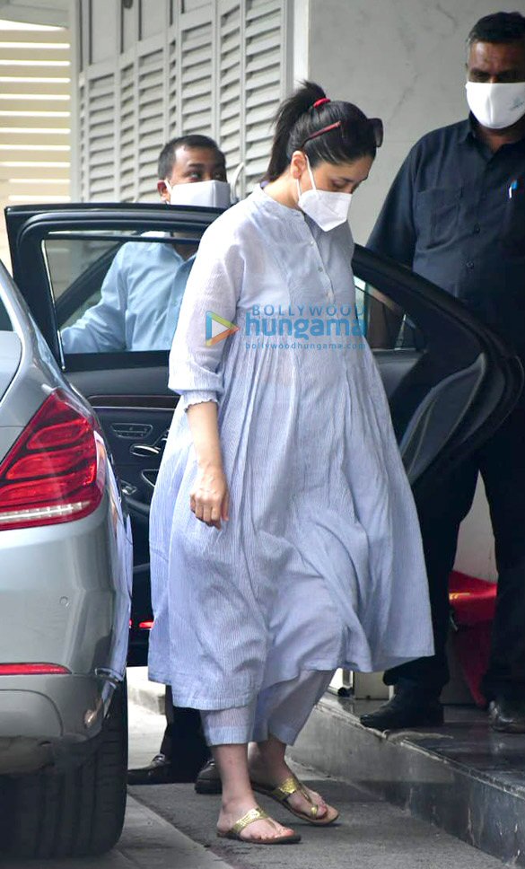 photos kareena kapoor khan and saif ali khan spotted at a clinic for check up 3
