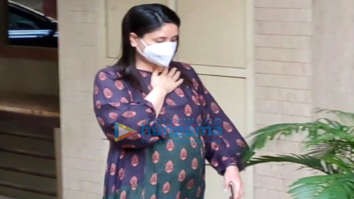 Photos: Kareena Kapoor Khan and Saif Ali Khan snapped in Mumbai