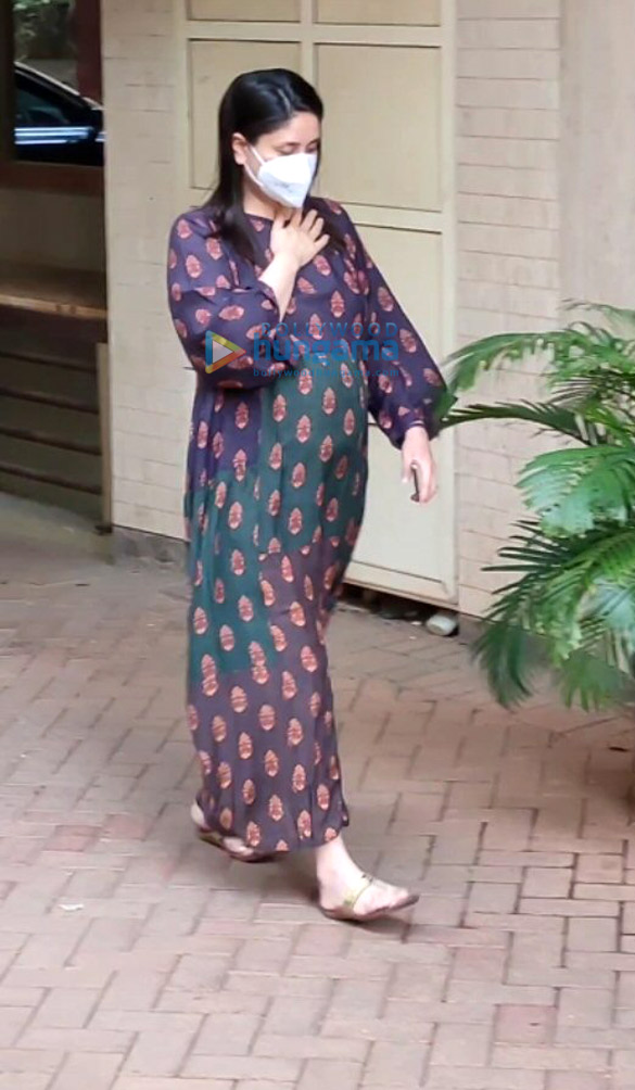 Photos: Kareena Kapoor Khan and Saif Ali Khan snapped in Mumbai Photos: Kareena Kapoor Khan and Saif Ali Khan snapped in Mumbai