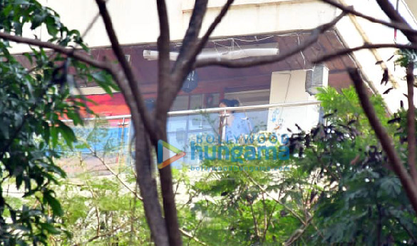 photos kareena kapoor khan spotted at her window 3