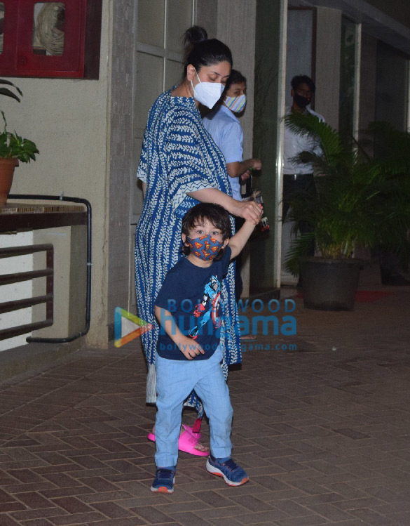 Photos: Kareena Kapoor Khan with Taimur Ali Khan and Karisma Kapoor spotted in Bandra Photos: Kareena Kapoor Khan with Taimur Ali Khan and Karisma Kapoor spotted in Bandra