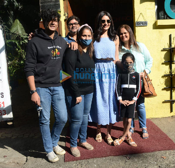 Photos: Karishma Tanna and family snapped at Chin Chin Chu restaurant in Juhu Photos: Karishma Tanna and family snapped at Chin Chin Chu restaurant in Juhu