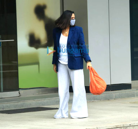 photos kunal khemu soha ali khan neha dhupia and angad bedi snapped in town 5