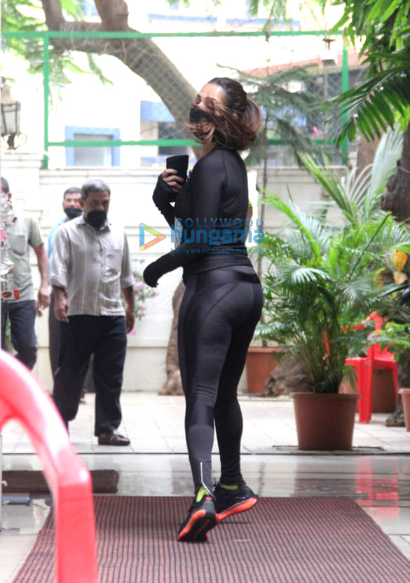 photos malaika arora spotted in bandra 3 4