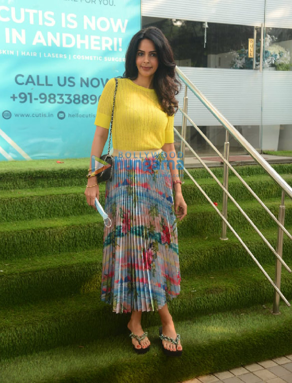 Photos: Mallika Sherawat snapped in Andheri Photos: Mallika Sherawat snapped in Andheri