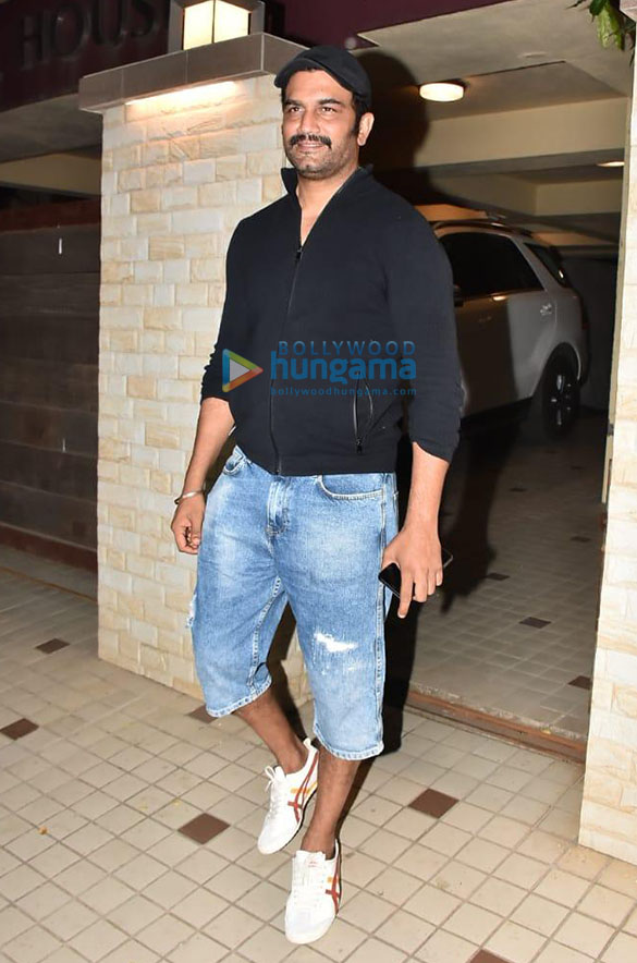 photos mouni roy and sharad kelkar snapped in khar 2