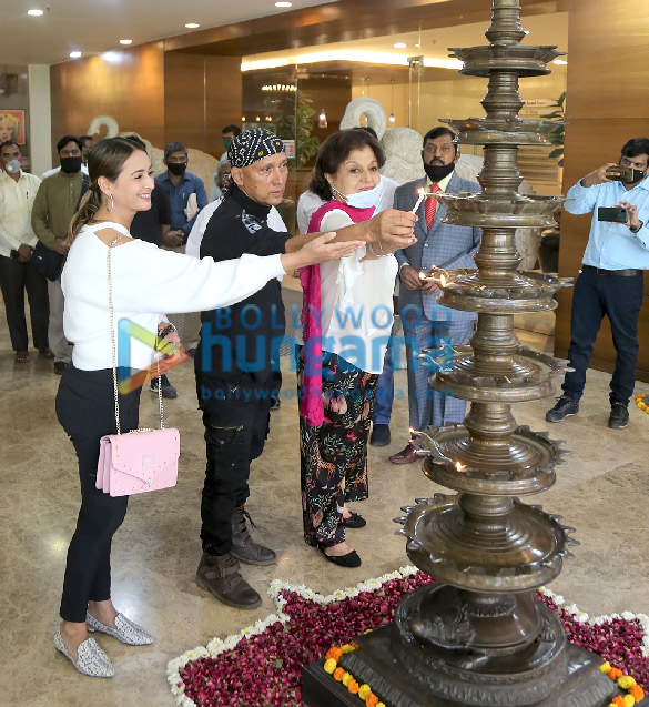 photos preeti jhangiani pooja bedi angela krislinzki rashmi jolly gautam patole others snapped at art adda 10