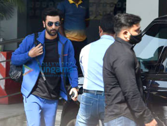 Photos: Ranbir Kapoor, Alia Bhatt, Neetu Singh and Riddhima Kapoor Sahani snapped at the Kalina airport