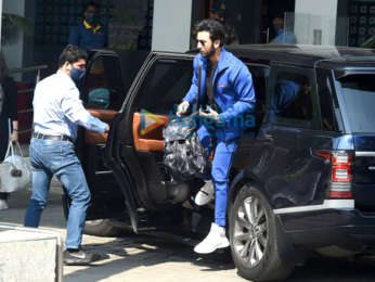 Photos: Ranbir Kapoor, Alia Bhatt, Neetu Singh and Riddhima Kapoor Sahani snapped at the Kalina airport