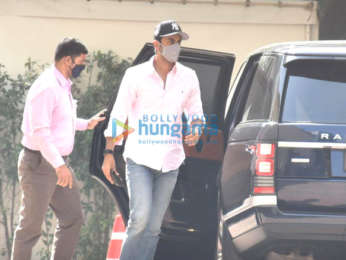 Photos: Ranbir Kapoor snapped at YRF in Andheri