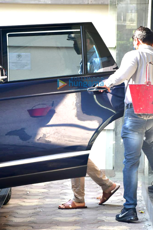 photos ranbir kapoor snapped in bandra 4